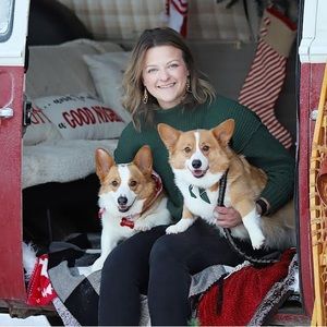 Your Alaskan Posher, Shelby! Let’s recycle fashion together 🌿🖤🏔🤩🙌🏼